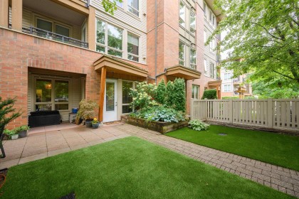 Photo 1 at 112 - 2601 Whiteley Court, Lynn Valley, North Vancouver