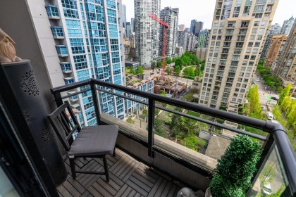 Photo 7 at 1703 - 1295 Richards Street, Downtown VW, Vancouver West