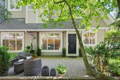 Photo 1 at 2 - 1071 Lynn Valley Road, Lynn Valley, North Vancouver