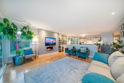 Photo 8 at 18 - 2214 Folkstone Way, Panorama Village, West Vancouver