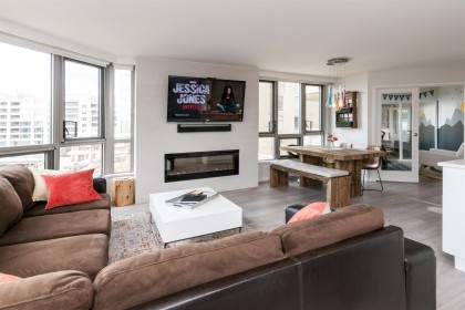 Photo 1 at 303 - 1625 Hornby Street, Yaletown, Vancouver West