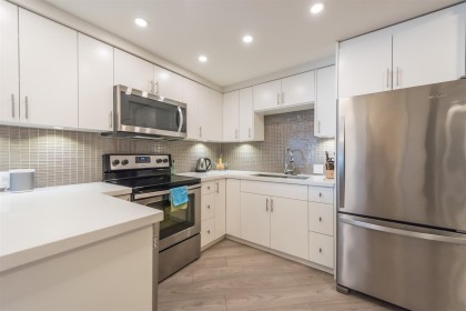 Photo 10 at 303 - 1625 Hornby Street, Yaletown, Vancouver West