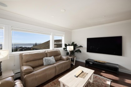 Photo 15 at 4050 St. Pauls Avenue, Upper Lonsdale, North Vancouver