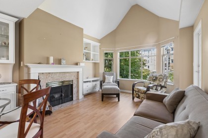 Photo 3 at 505 - 2059 Chesterfield Avenue, Central Lonsdale, North Vancouver