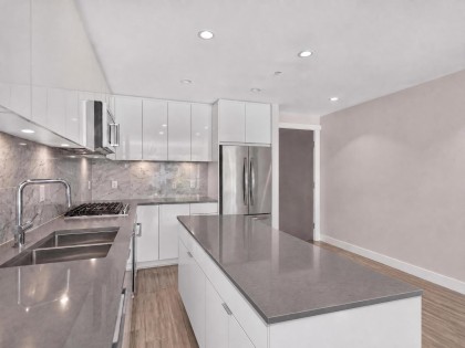 Photo 9 at 204 - 2651 Library Lane, Lynn Valley, North Vancouver