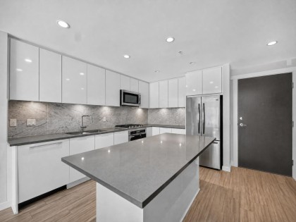 Photo 11 at 204 - 2651 Library Lane, Lynn Valley, North Vancouver