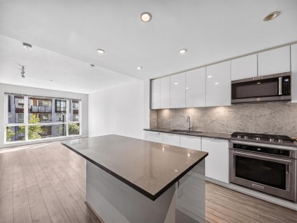 Photo 4 at 204 - 2651 Library Lane, Lynn Valley, North Vancouver