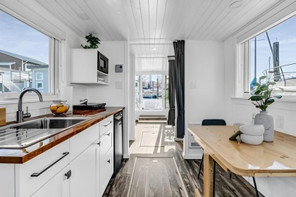 Photo 1 at A07 - 415 W Esplanade, Lower Lonsdale, North Vancouver