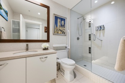 Photo 23 at 402 - 3355 Cypress Place, Cypress Park Estates, West Vancouver