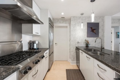 Photo 13 at 402 - 3355 Cypress Place, Cypress Park Estates, West Vancouver