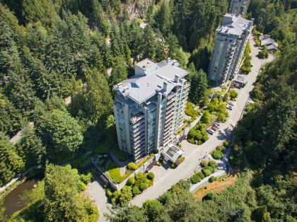 Photo 1 at 402 - 3355 Cypress Place, Cypress Park Estates, West Vancouver