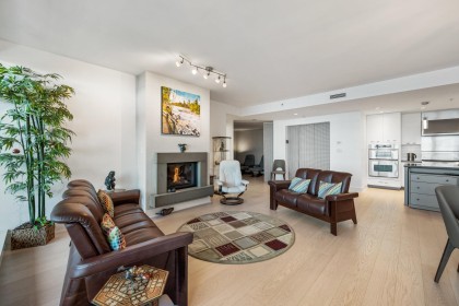 Photo 9 at 402 - 3355 Cypress Place, Cypress Park Estates, West Vancouver