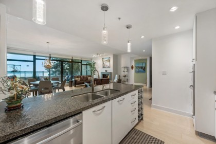 Photo 10 at 402 - 3355 Cypress Place, Cypress Park Estates, West Vancouver