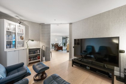 Photo 14 at 402 - 3355 Cypress Place, Cypress Park Estates, West Vancouver