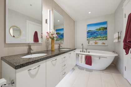 Photo 18 at 402 - 3355 Cypress Place, Cypress Park Estates, West Vancouver