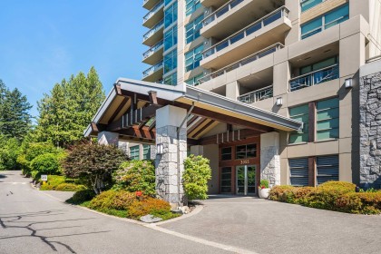 Photo 4 at 402 - 3355 Cypress Place, Cypress Park Estates, West Vancouver