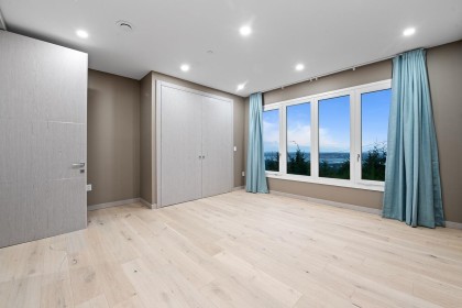 Photo 22 at 592 Craigmohr Drive, Glenmore, West Vancouver