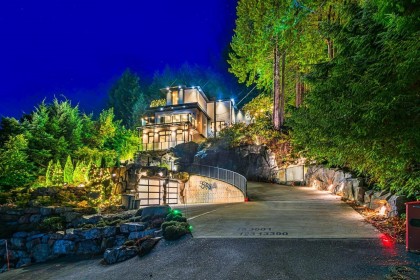 Photo 1 at 592 Craigmohr Drive, Glenmore, West Vancouver
