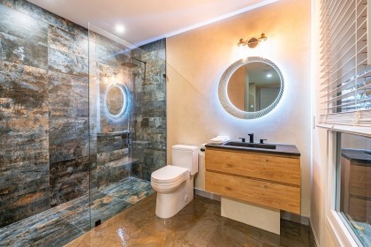 Photo 21 at 592 Craigmohr Drive, Glenmore, West Vancouver