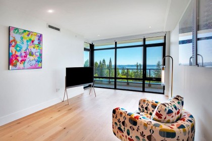 Photo 2 at 402 - 3101 Burfield Place, Cypress Park Estates, West Vancouver