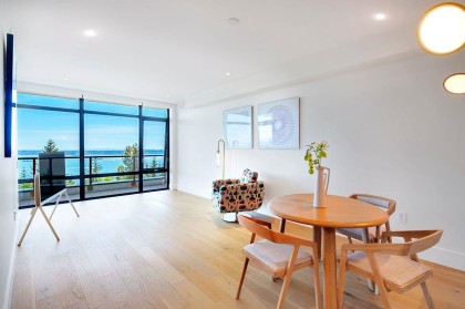 Photo 3 at 402 - 3101 Burfield Place, Cypress Park Estates, West Vancouver
