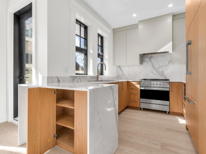 Photo 12 at 2566 W 2nd Avenue, Kitsilano, Vancouver West