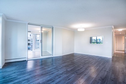 Photo 2 at 802 - 388 Drake Street, Yaletown, Vancouver West