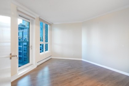 Photo 6 at 802 - 388 Drake Street, Yaletown, Vancouver West