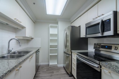 Photo 13 at 802 - 388 Drake Street, Yaletown, Vancouver West