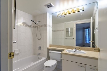 Photo 7 at 802 - 388 Drake Street, Yaletown, Vancouver West