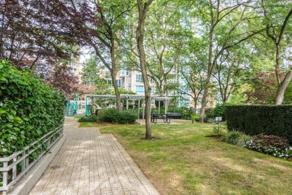Photo 32 at 802 - 388 Drake Street, Yaletown, Vancouver West