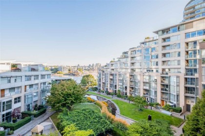 Photo 1 at 605 - 1228 Marinaside Crescent, Yaletown, Vancouver West