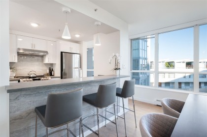 Photo 10 at 605 - 1228 Marinaside Crescent, Yaletown, Vancouver West
