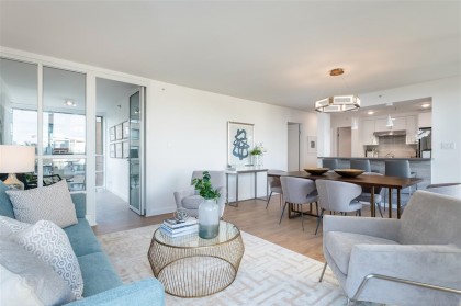 Photo 4 at 605 - 1228 Marinaside Crescent, Yaletown, Vancouver West