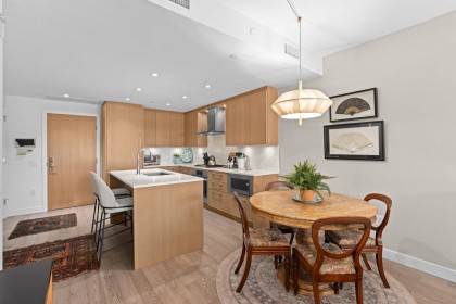 Photo 7 at 402 - 3220 Connaught Crescent, Edgemont, North Vancouver
