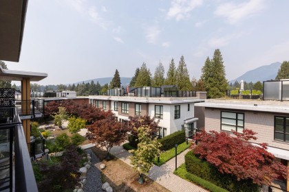 Photo 1 at 402 - 3220 Connaught Crescent, Edgemont, North Vancouver