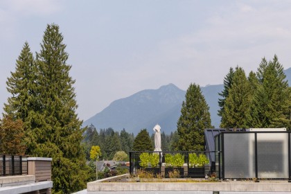 Photo 24 at 402 - 3220 Connaught Crescent, Edgemont, North Vancouver