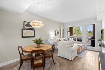 Photo 8 at 402 - 3220 Connaught Crescent, Edgemont, North Vancouver
