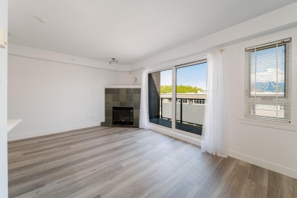 Photo 6 at 302 - 3788 W 10th Avenue, Point Grey, Vancouver West