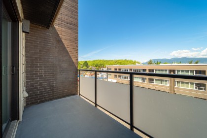 Photo 9 at 302 - 3788 W 10th Avenue, Point Grey, Vancouver West