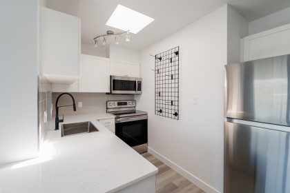 Photo 15 at 302 - 3788 W 10th Avenue, Point Grey, Vancouver West
