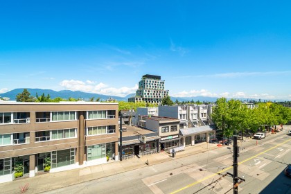 Photo 11 at 302 - 3788 W 10th Avenue, Point Grey, Vancouver West