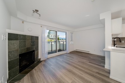 Photo 4 at 302 - 3788 W 10th Avenue, Point Grey, Vancouver West