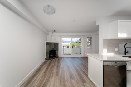 Photo 8 at 302 - 3788 W 10th Avenue, Point Grey, Vancouver West