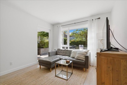 Photo 2 at 207 - 1061 Marine Drive, Norgate, North Vancouver