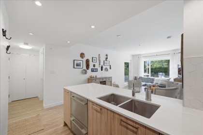 Photo 7 at 207 - 1061 Marine Drive, Norgate, North Vancouver