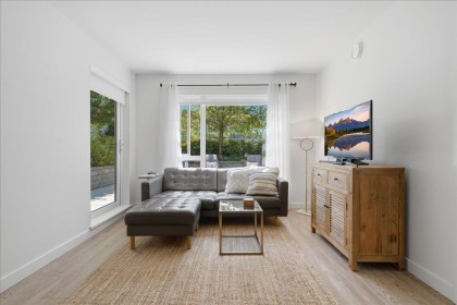 Photo 3 at 207 - 1061 Marine Drive, Norgate, North Vancouver