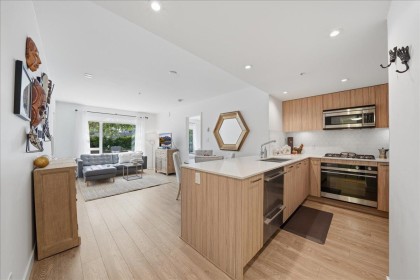 Photo 5 at 207 - 1061 Marine Drive, Norgate, North Vancouver