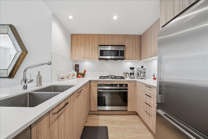 Photo 9 at 207 - 1061 Marine Drive, Norgate, North Vancouver