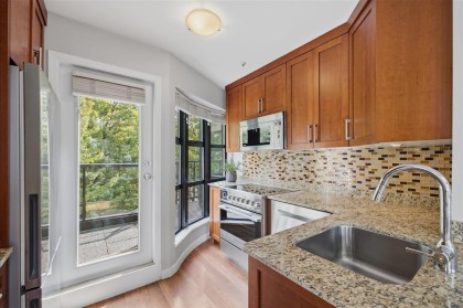 Photo 16 at 401 - 3673 W 11th Avenue, Kitsilano, Vancouver West